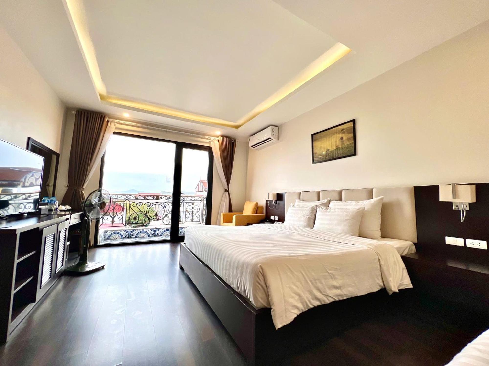 Paragon Noi Bai & Pool Hotel