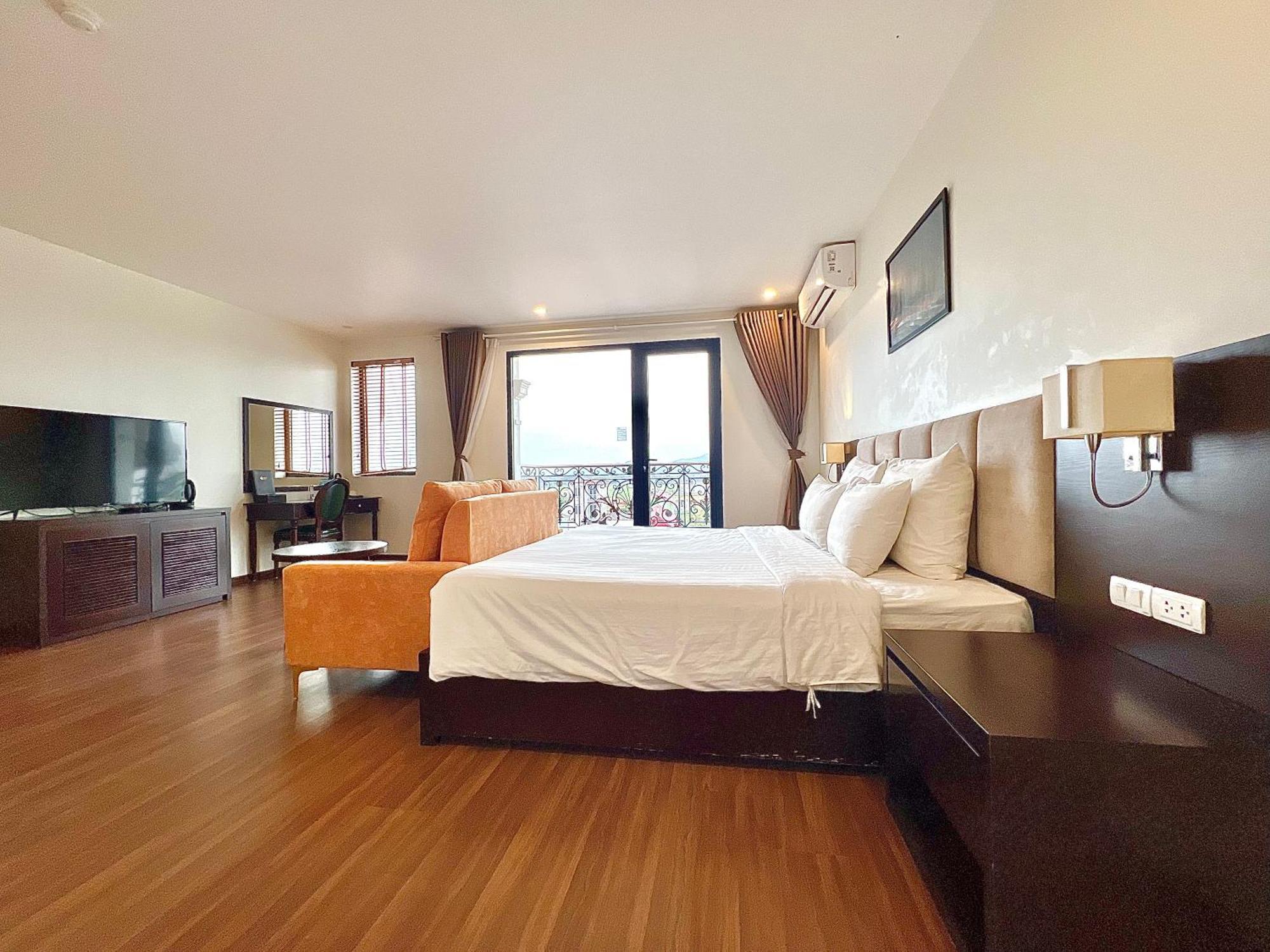 Paragon Noi Bai & Pool Hotel 4*